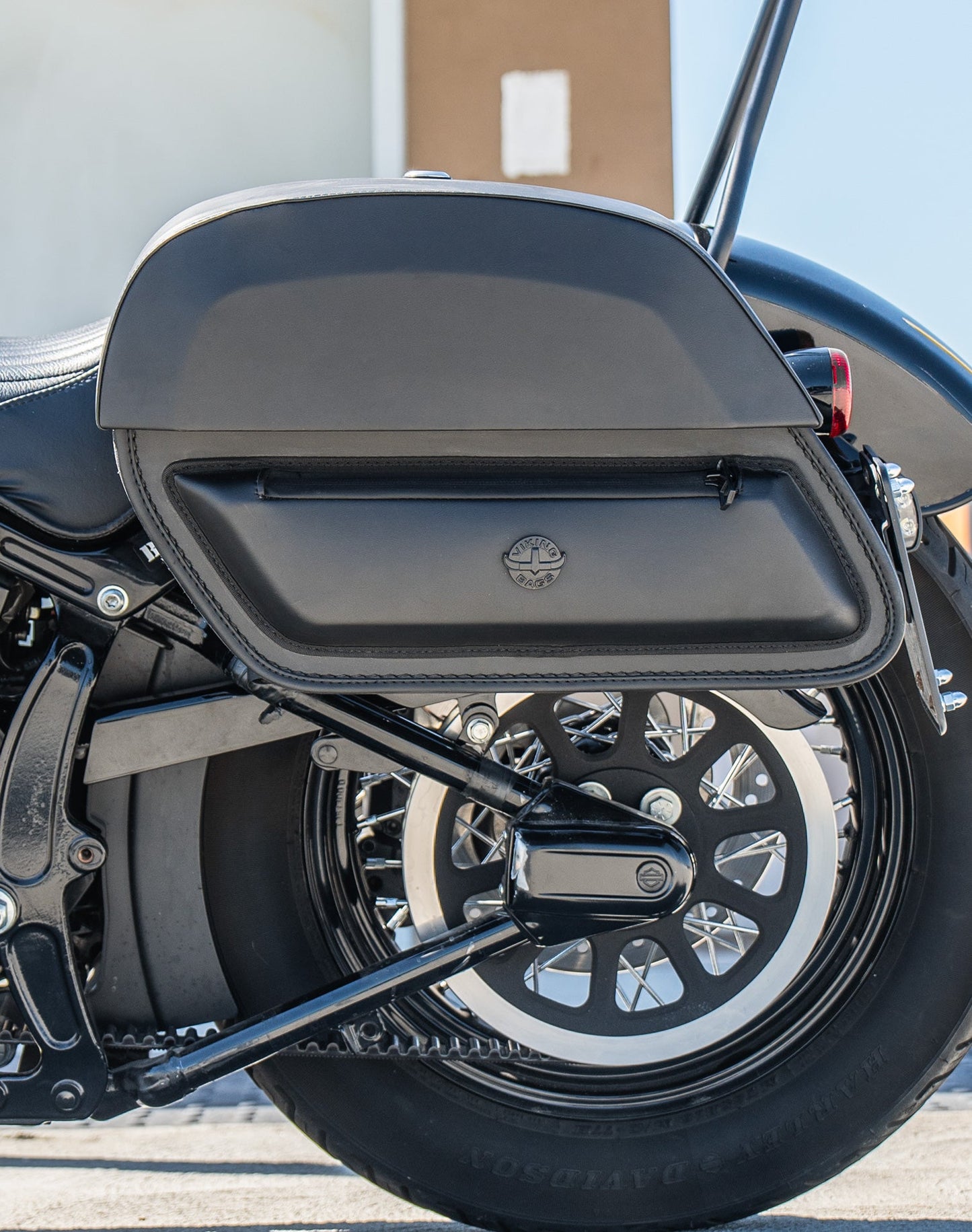 28L - Pantheon Quick-Mount Medium Harley Softail Slim FLS Motocicleta Alforjas