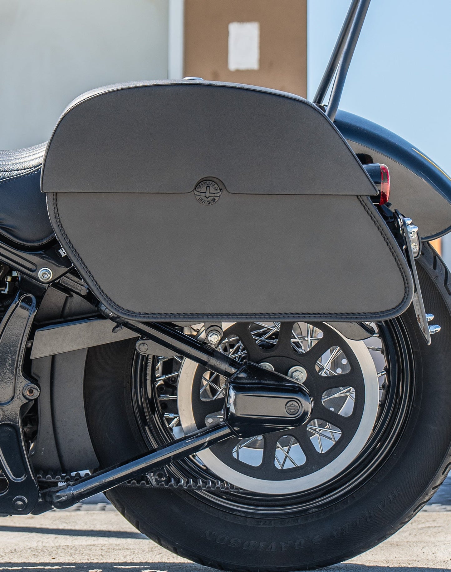28L - Panzer Quick-Mount Medium Harley Softail Slim FLS Leather Alforjas