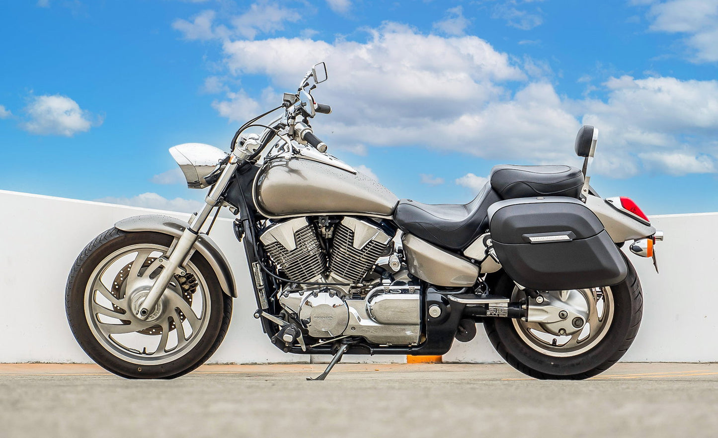 40L - Lamellar Raven XL Honda VTX 1300 C Leather Wrapped Hard Alforjas