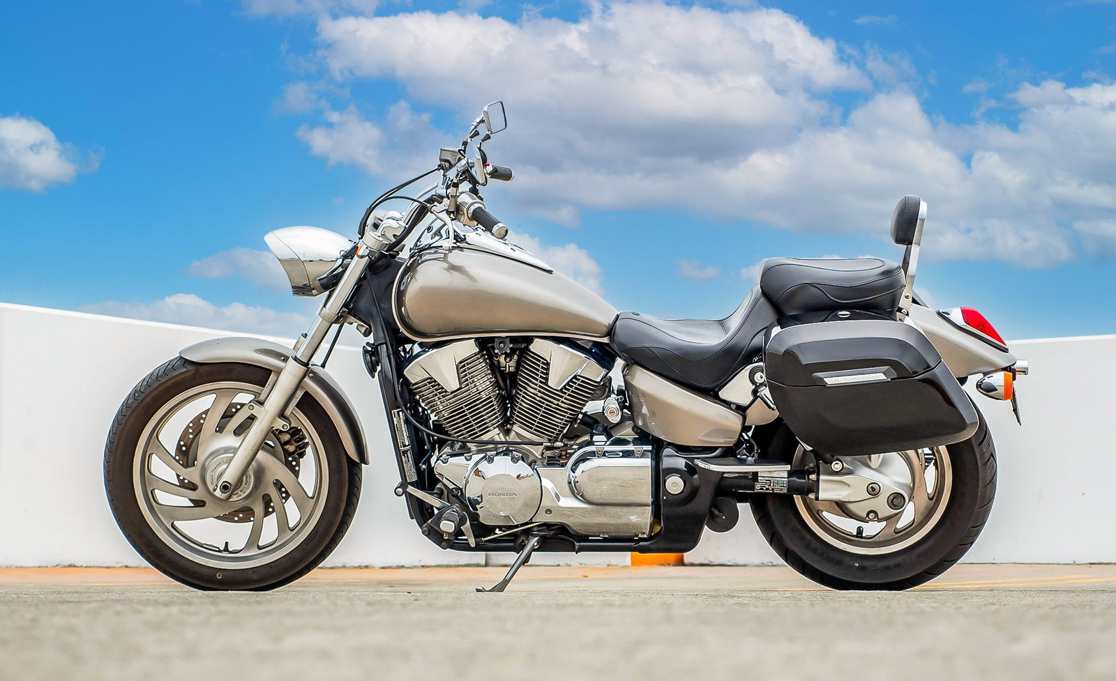 40L - Lamellar Raven XL Honda VTX 1800 N Painted Hard Alforjas