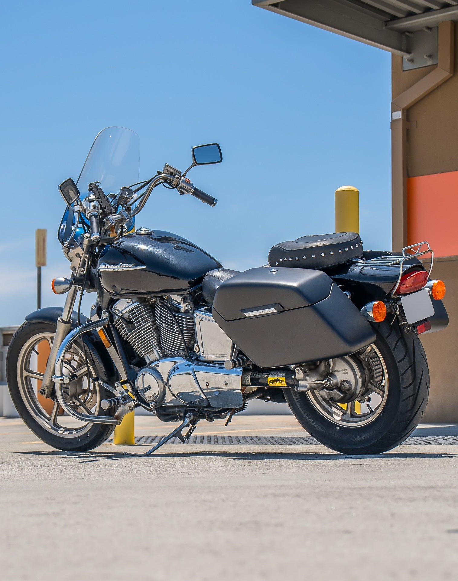 38L - Baldur XL Shock Cut-Out Honda Shadow 1100 Spirit Matte Hard Alforjas