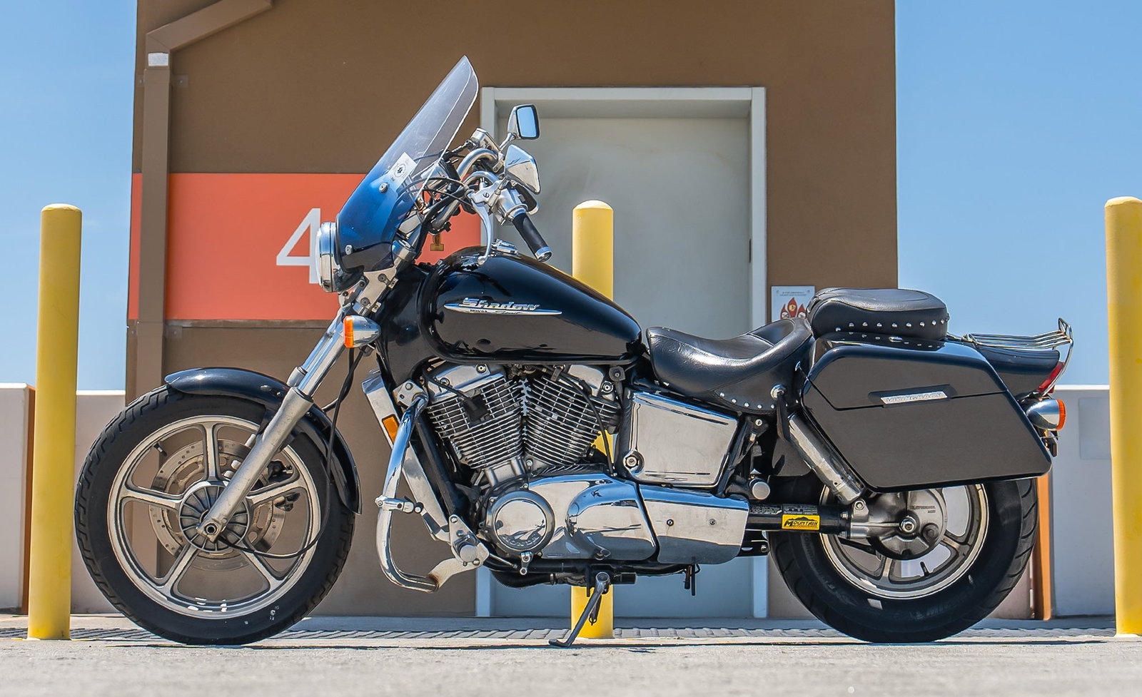 38L - Baldur XL Shock Cutout Honda Shadow 1100 Spirit Painted Hard Alforjas