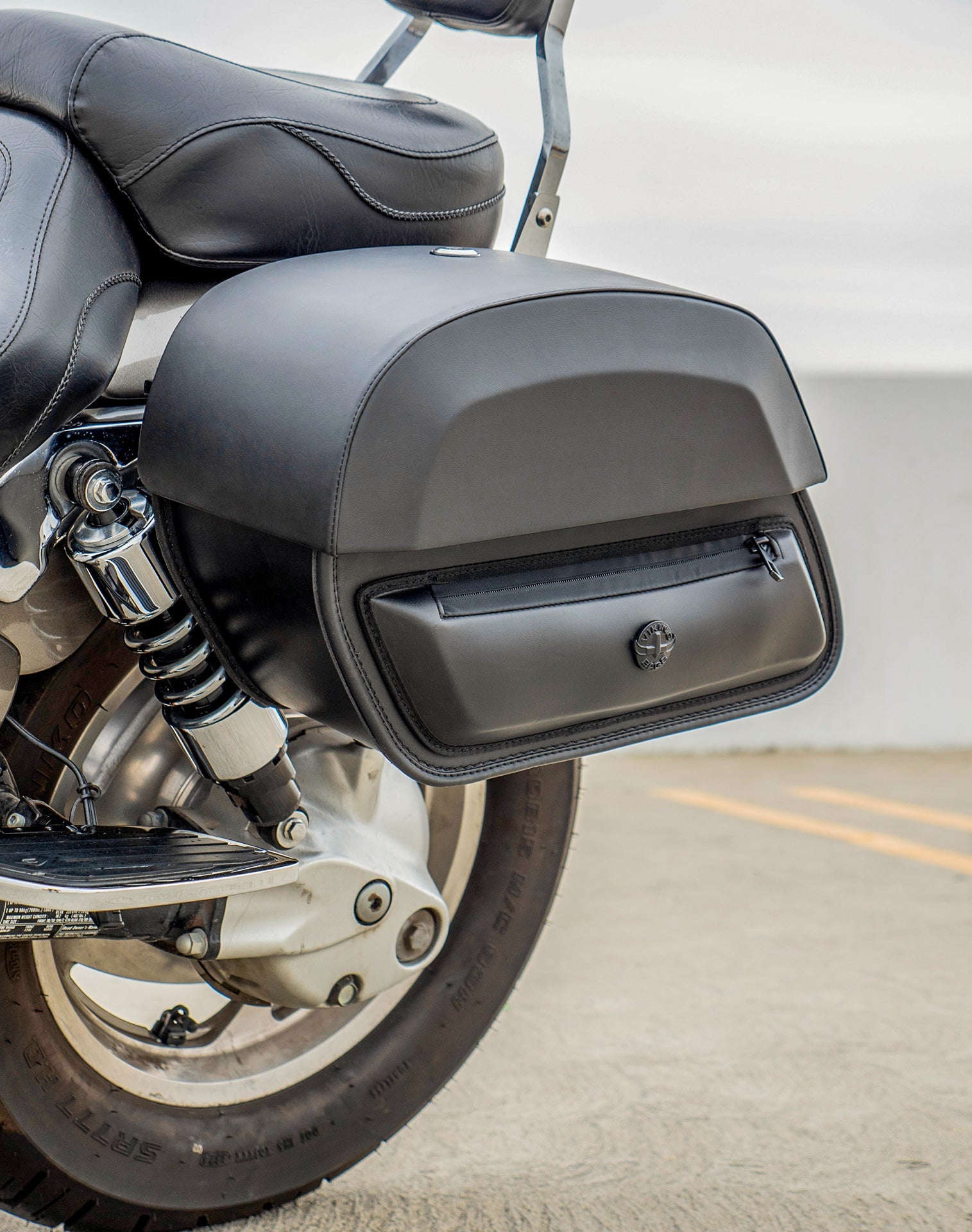 28L - Pantheon Medium Hard Mount Honda VTX 1800 F Leather Motocicleta Alforjas