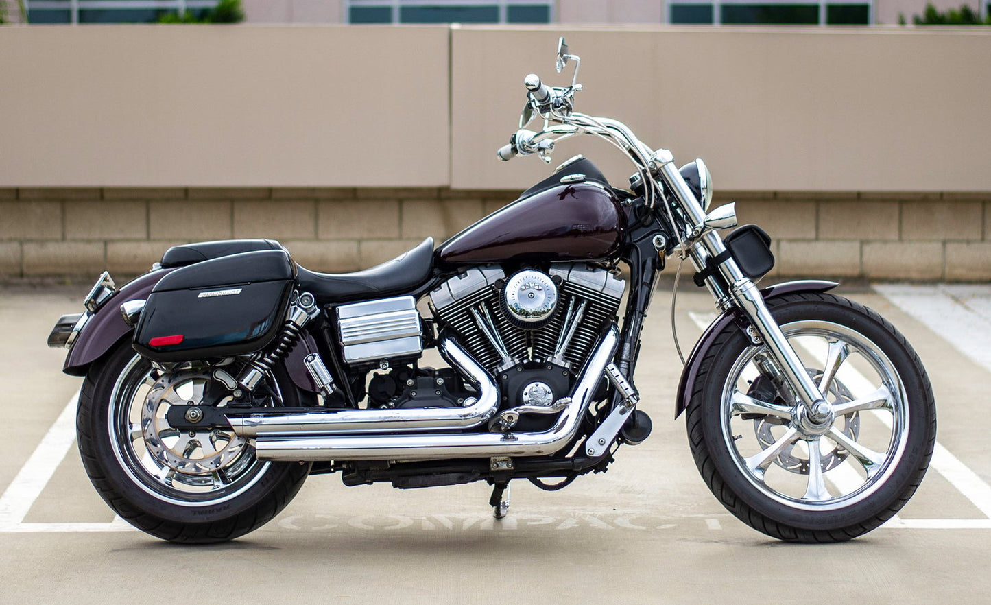 18L - Aegis Quick Mount Medium Shock Cut-Out Harley Dyna Street Bob FXDB/I Painted Hard Alforjas