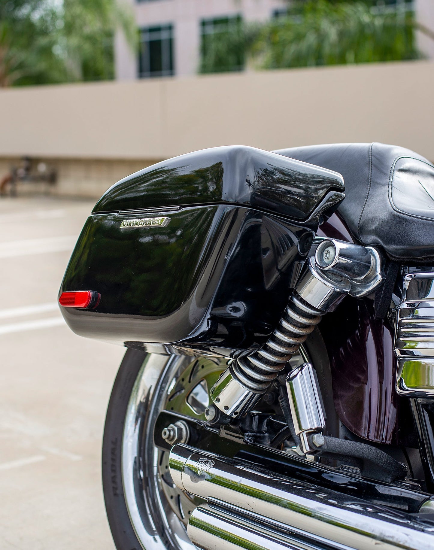 18L - Aegis Quick Mount Medium Shock Cut-Out Harley Dyna Street Bob FXDB/I Painted Hard Alforjas