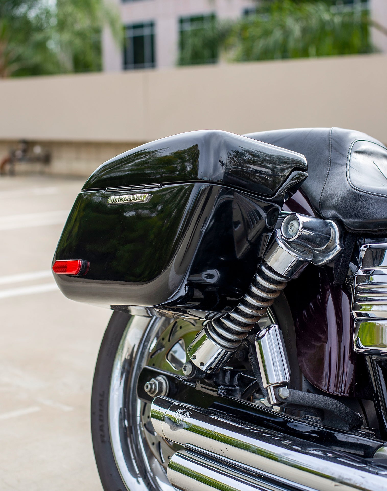 18L - Aegis Quick Mount Medium Shock Cut-Out Harley Dyna Street Bob FXDB/I Painted Hard Alforjas