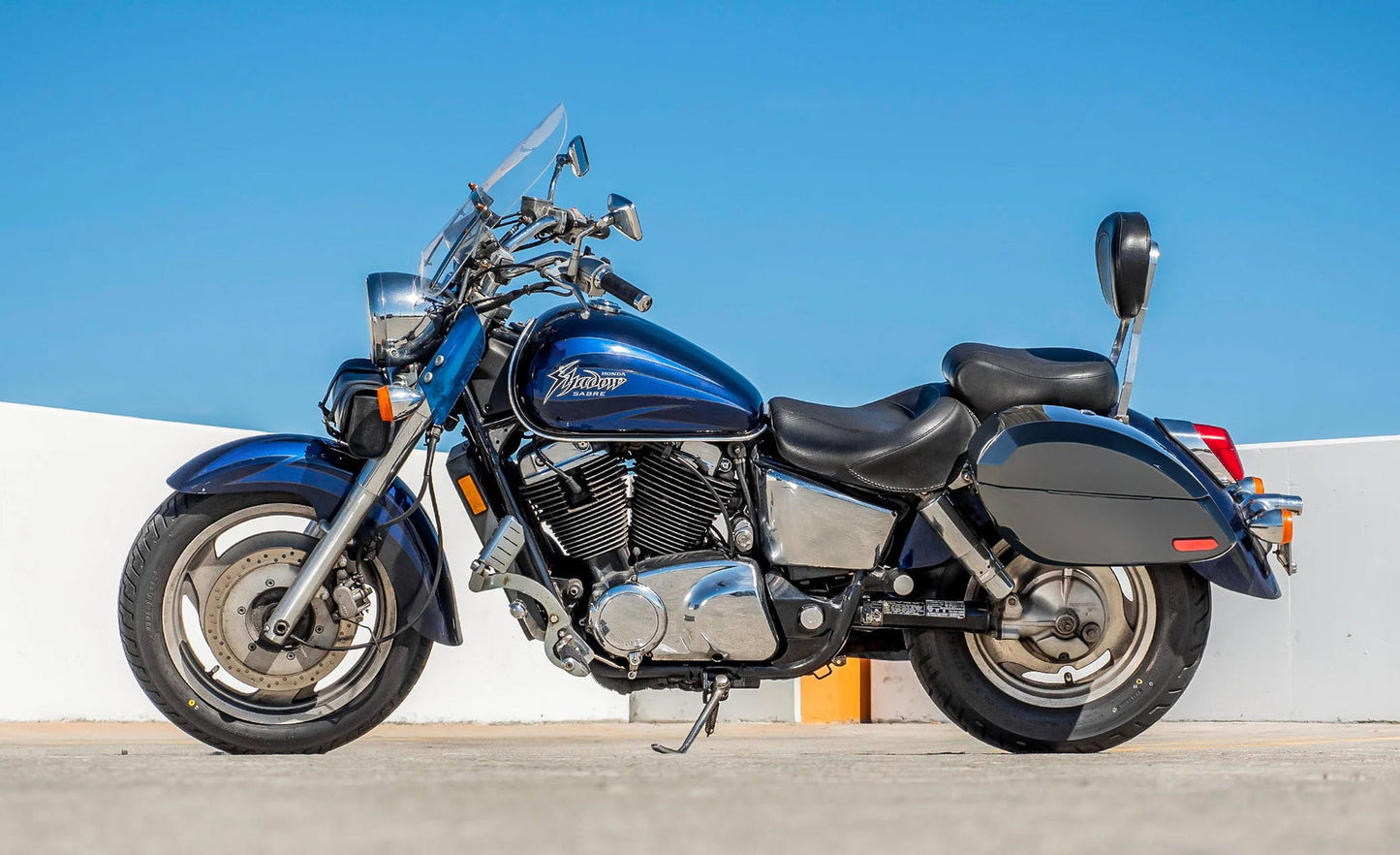 28L - Phantom Large Honda Shadow 1100 Sabre Painted Hard Alforjas