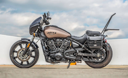Iron Born Blade 25" Sissy bar with Foldable Luggage Rack para 2025+ Indian Scout Bobber Matte Black
