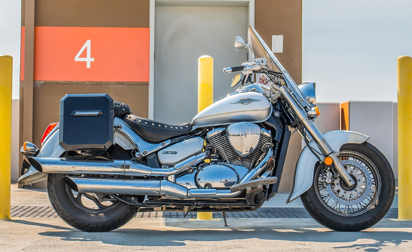 15L - Outlaw Quick Mount Medium Suzuki Boulevard C50 VL800 Painted Hard Solo Alforja (Right Only)