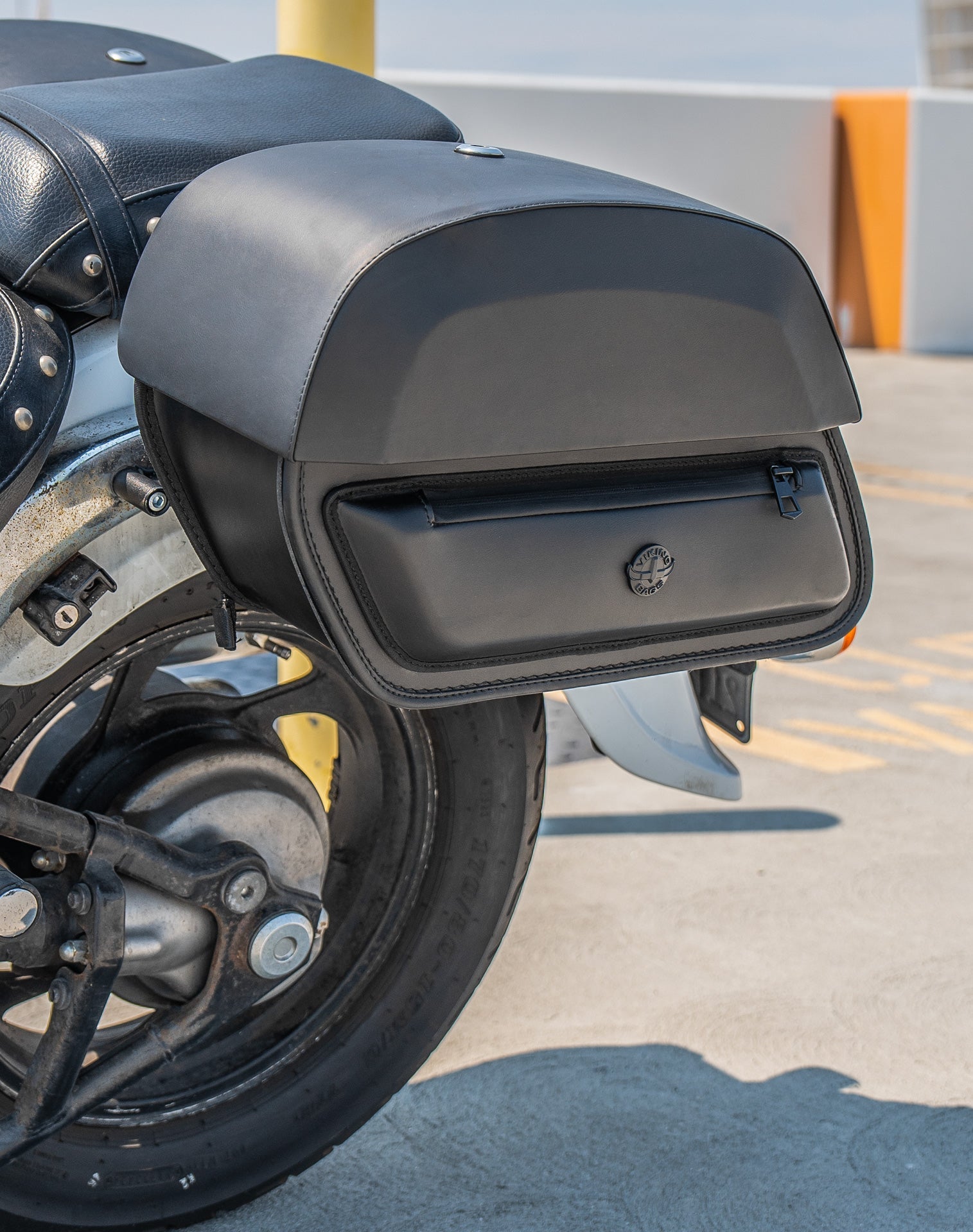 28L - Pantheon Medium Quick Mount Suzuki Boulevard C50 VL800 Motocicleta Alforjas