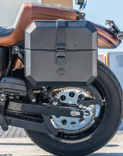 20L - Outlaw Quick-Mount Small Leather Wrapped Hard Alforjas para Harley Dyna Super Glide Custom FXDC/I
