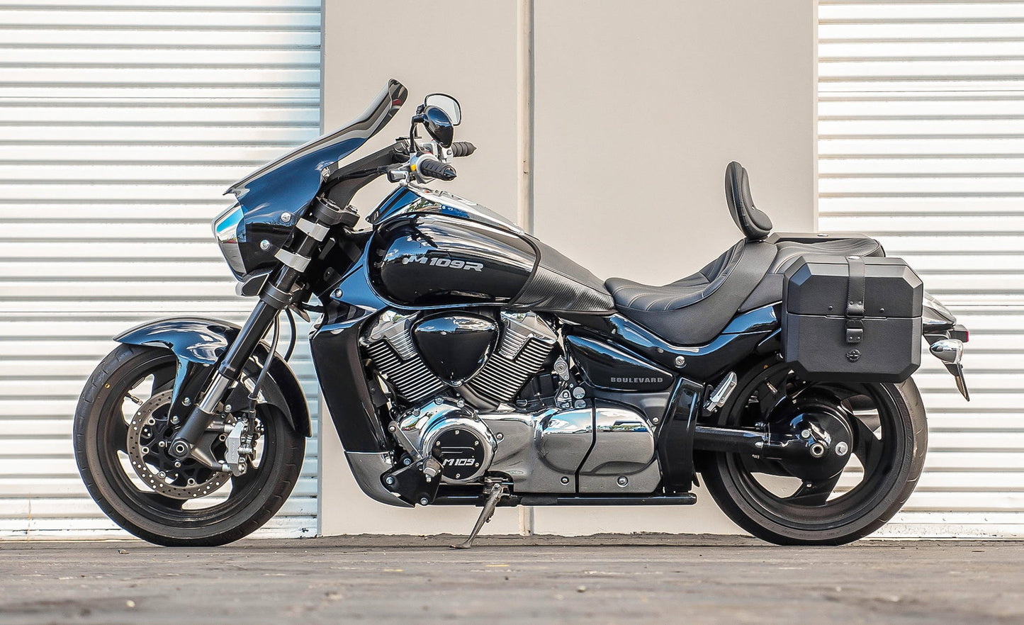 20L - Outlaw Quick-Mount Small Suzuki Boulevard M109 VZR1800 Leather Wrapped Hard Alforjas
