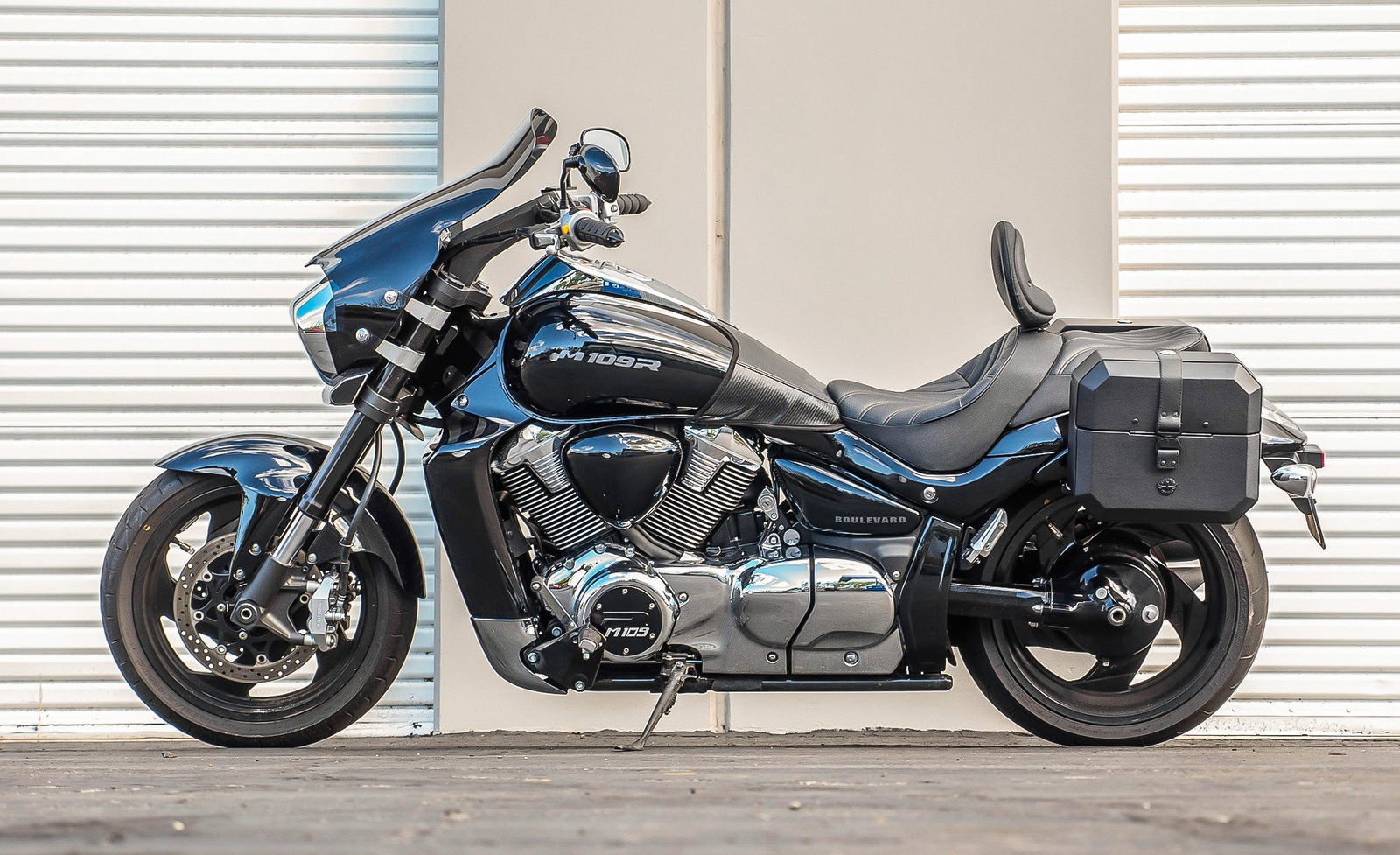 20L - Outlaw Quick-Mount Small Suzuki Boulevard M109 VZR1800 Leather Wrapped Hard Alforjas