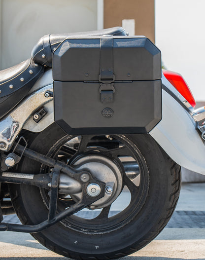 20L - Outlaw Quick-Mount Small Suzuki Boulevard C50 VL800 Leather Wrapped Hard Alforjas