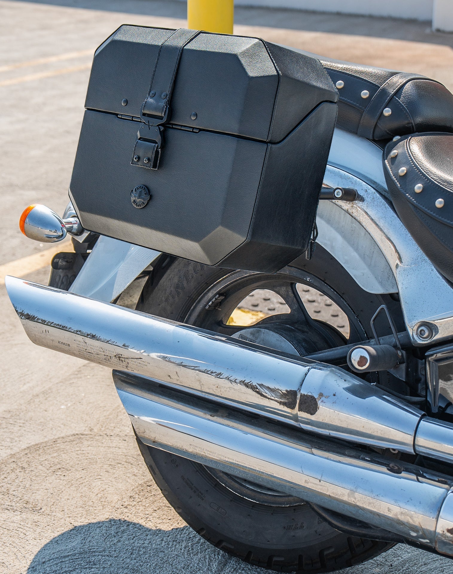 20L - Outlaw Quick-Mount Small Suzuki Boulevard C50 VL800 Leather Wrapped Hard Alforjas