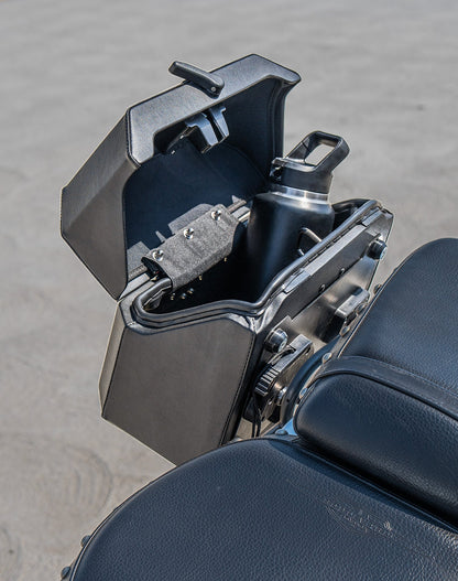 20L - Outlaw Quick-Mount Small Suzuki Boulevard C50 VL800 Leather Wrapped Hard Alforjas