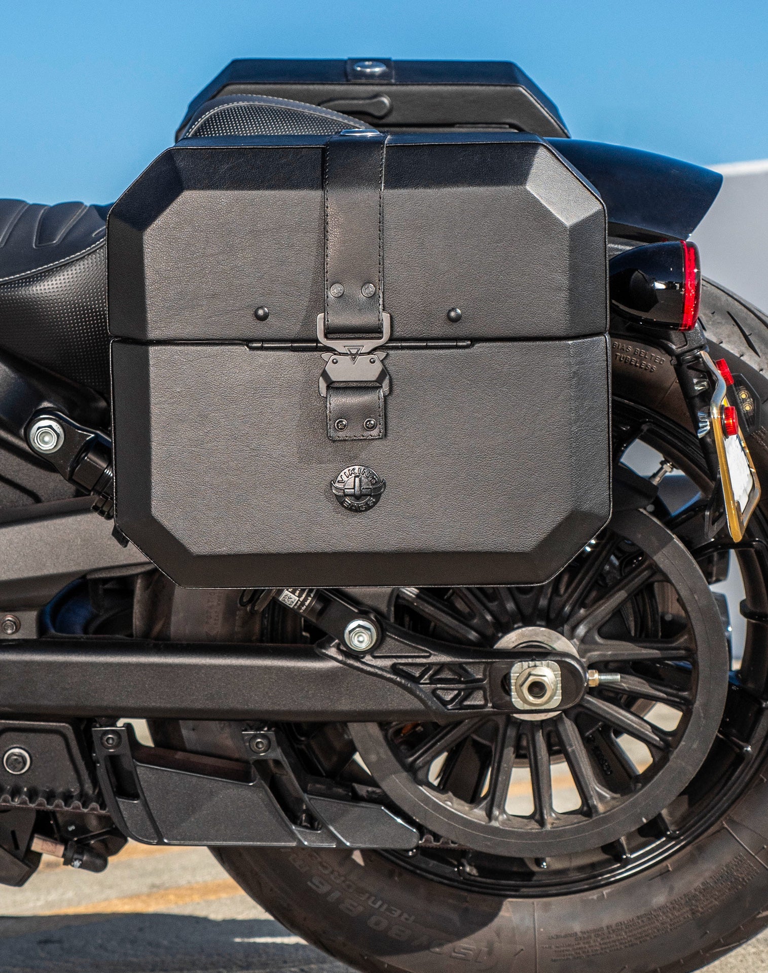 20L - Outlaw Quick-Mount Small Indian Scout Bobber Sixty Leather Wrapped Hard Alforjas