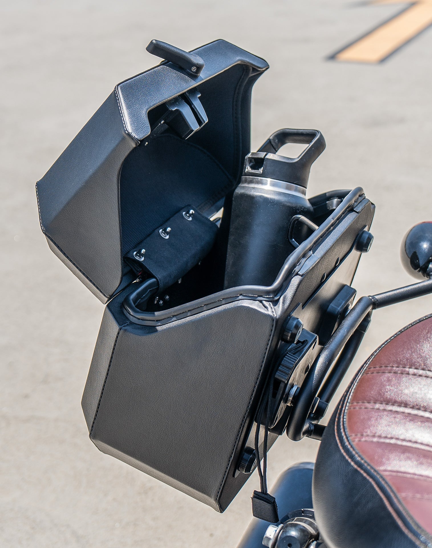 20L - Outlaw Quick-Mount Small Indian Scout Bobber Sixty Leather Wrapped Hard Alforjas