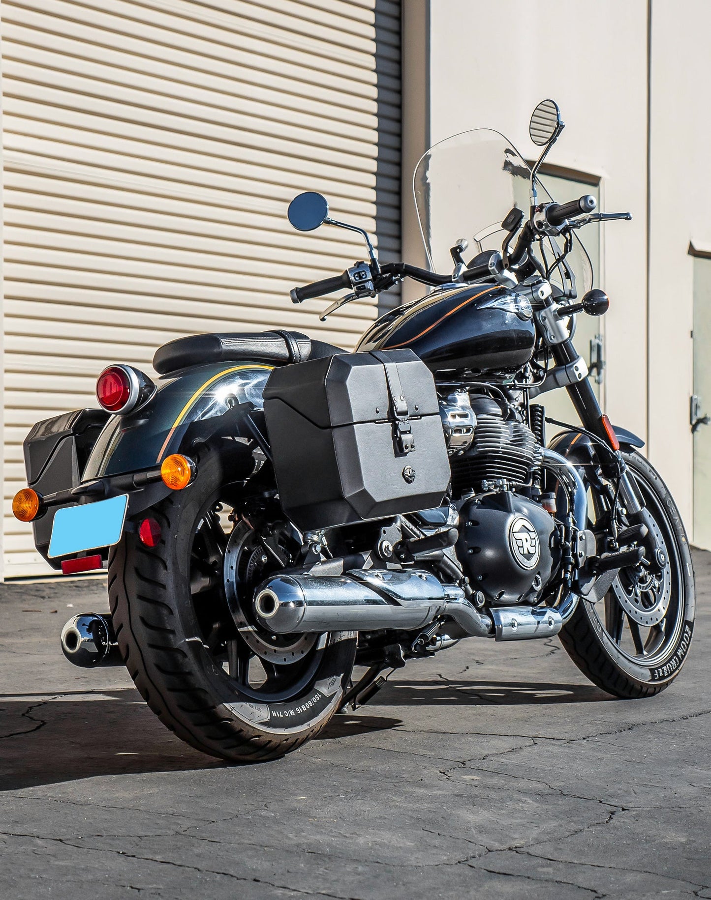 20L - Outlaw Quick-Mount Small Royal Enfield Super Meteor 650 Leather Wrapped Hard Alforjas