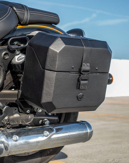 20L - Outlaw Quick-Mount Small Royal Enfield Super Meteor 650 Leather Wrapped Hard Alforjas