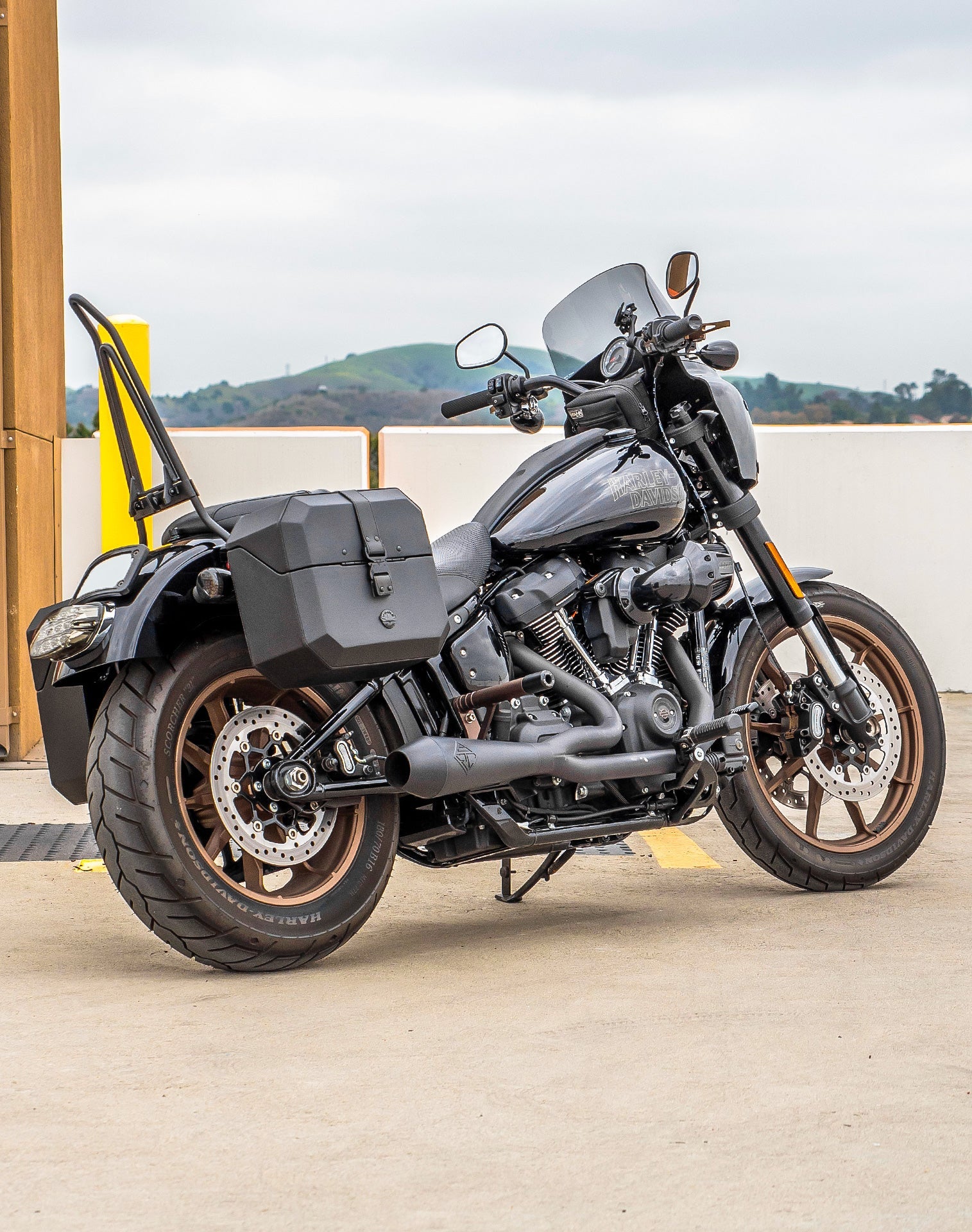 20L - Outlaw Quick-Mount Small Harley Softail Low Rider S FXLRS Leather Wrapped Hard Alforjas