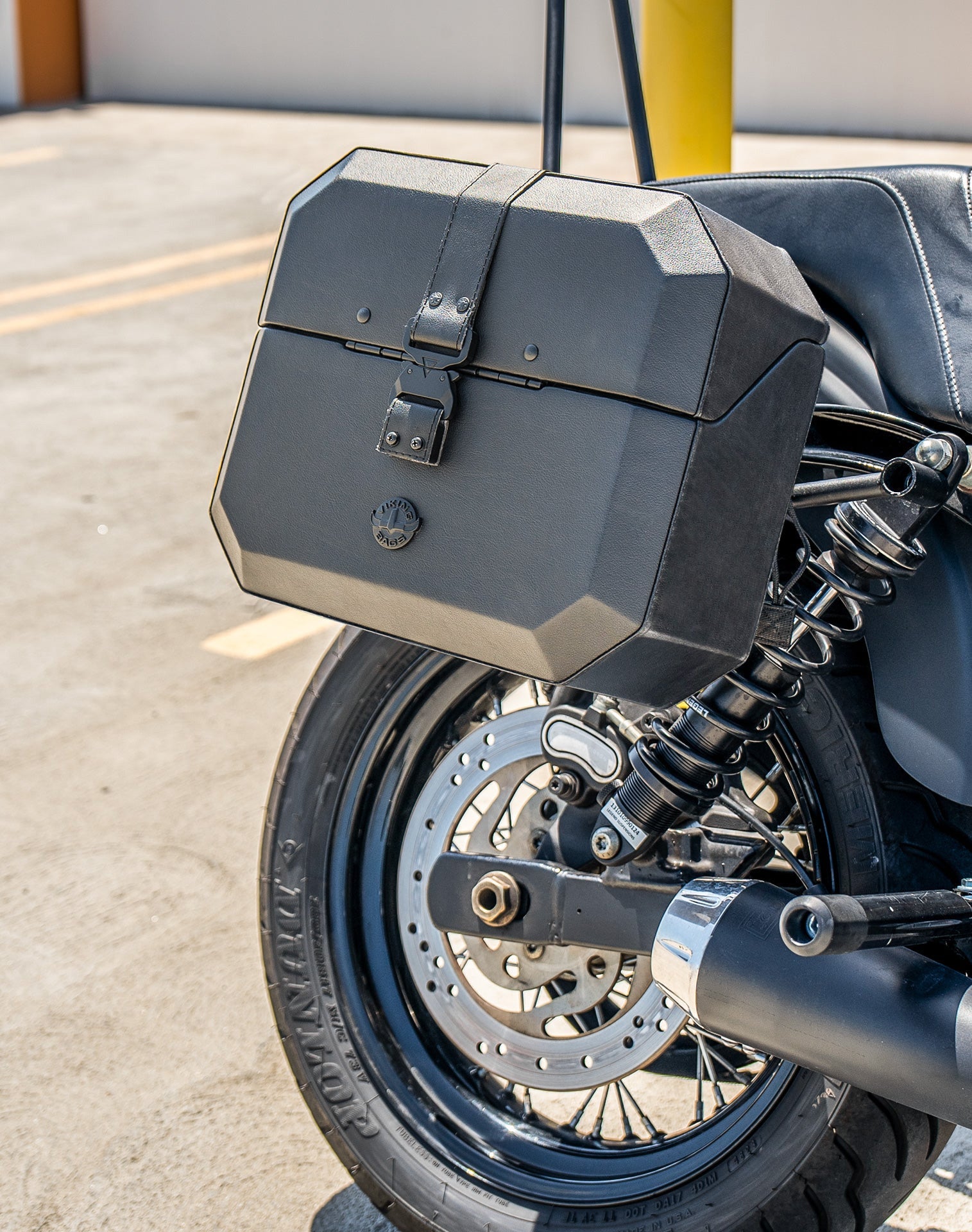 20L - Outlaw Quick-Mount Small Harley Dyna Street Bob FXDB Leather Wrapped Hard Alforjas