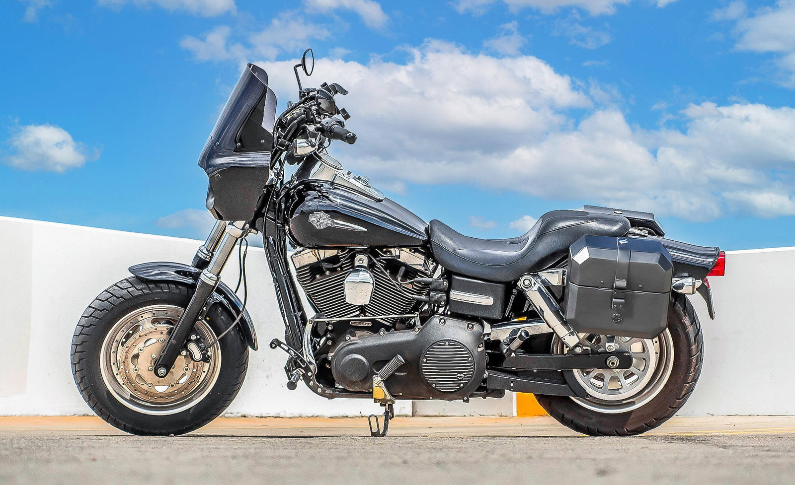20L - Outlaw Quick-Mount Small Harley Dyna Fat Bob FXDF Leather Wrapped Hard Alforjas
