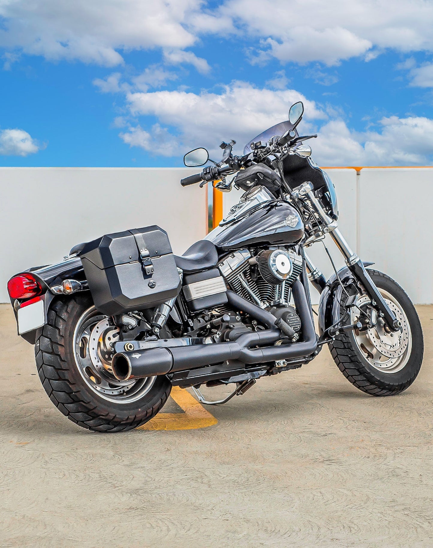 20L - Outlaw Quick-Mount Small Harley Dyna Fat Bob FXDF Leather Wrapped Hard Alforjas