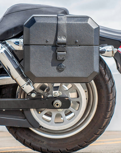 20L - Outlaw Quick-Mount Small Harley Dyna Fat Bob FXDF Leather Wrapped Hard Alforjas