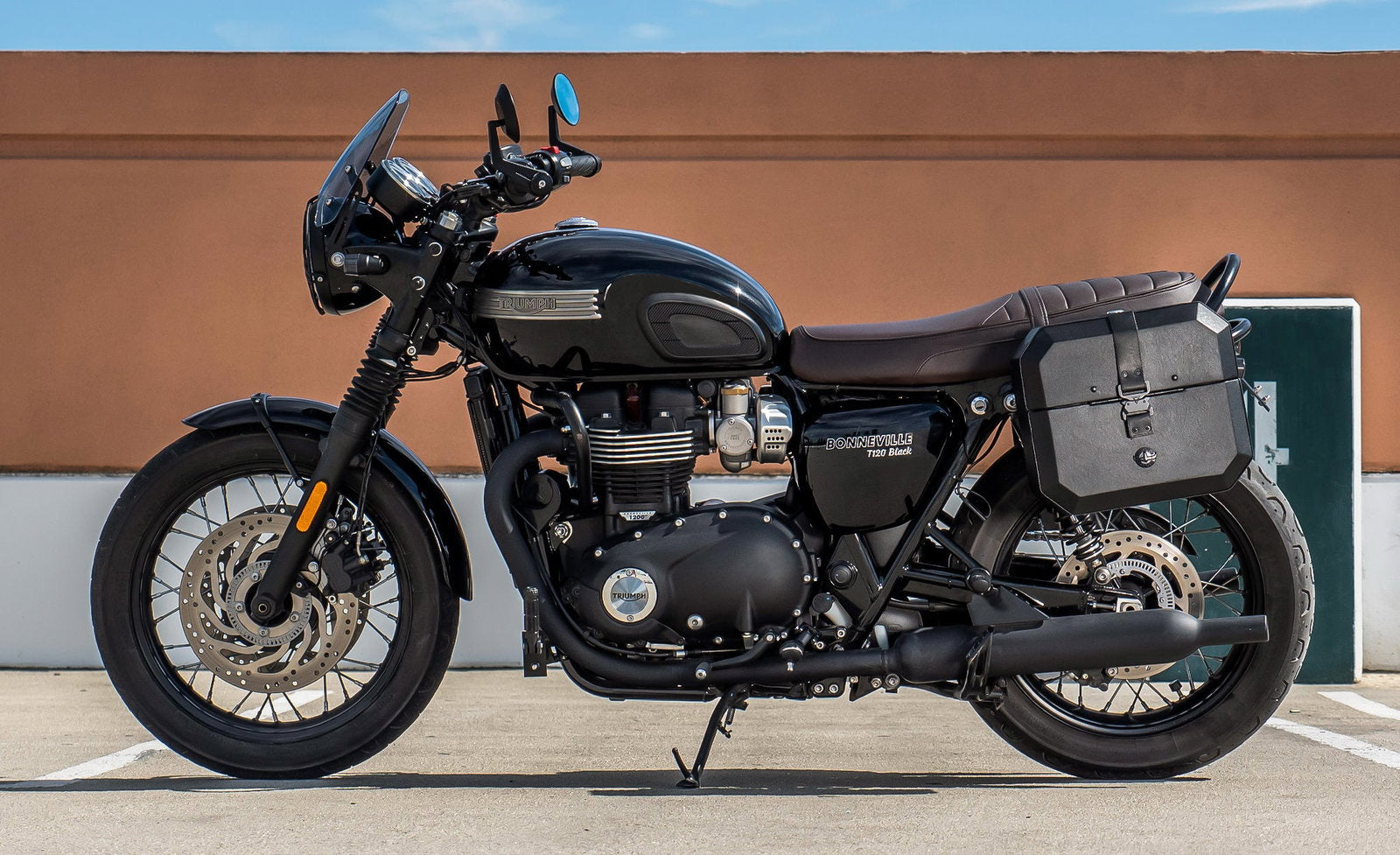 20L - Outlaw Quick-Mount Small Triumph Bonneville T120 Leather Wrapped Hard Alforjas