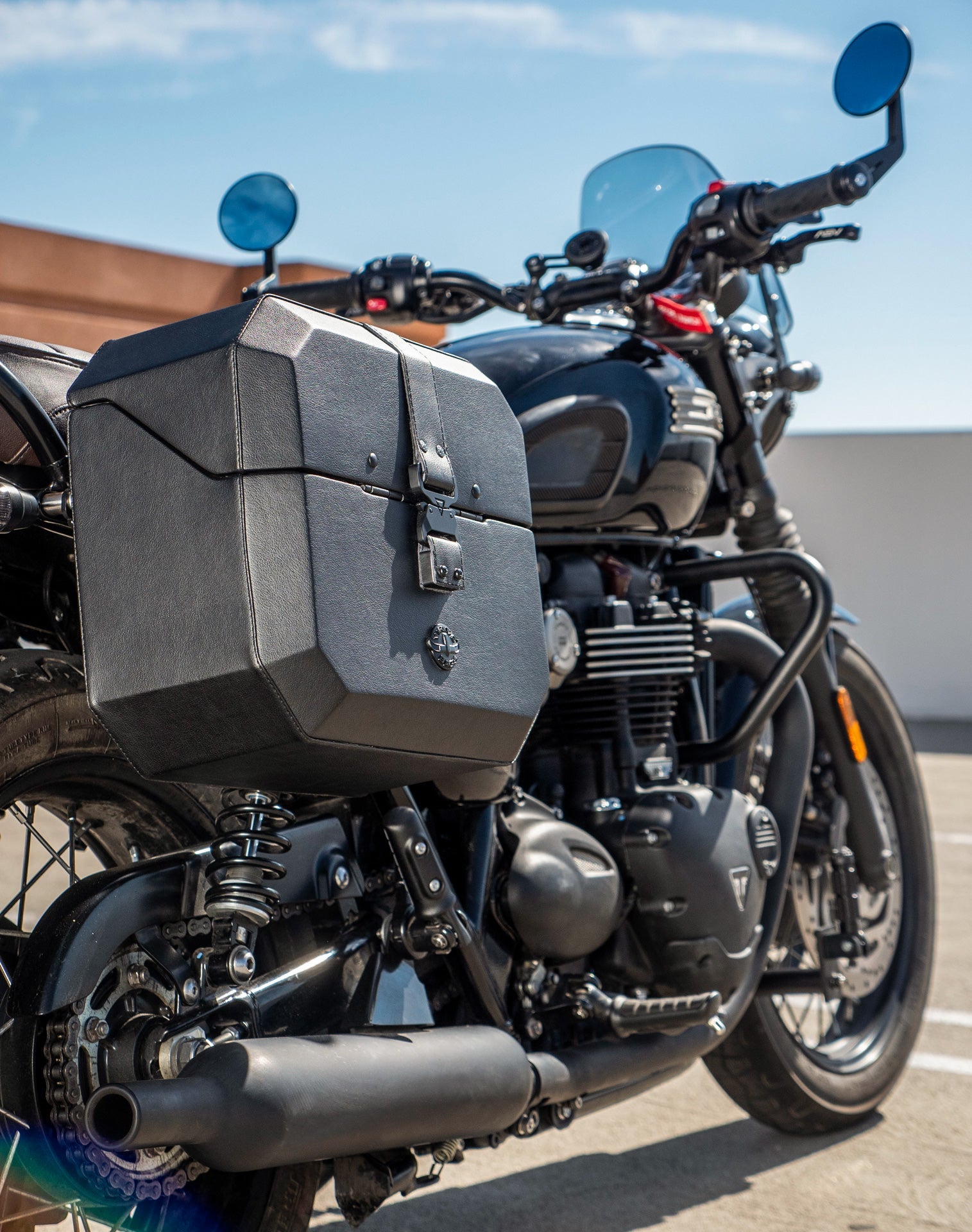 20L - Outlaw Quick-Mount Small Triumph Bonneville T120 Leather Wrapped Hard Alforjas