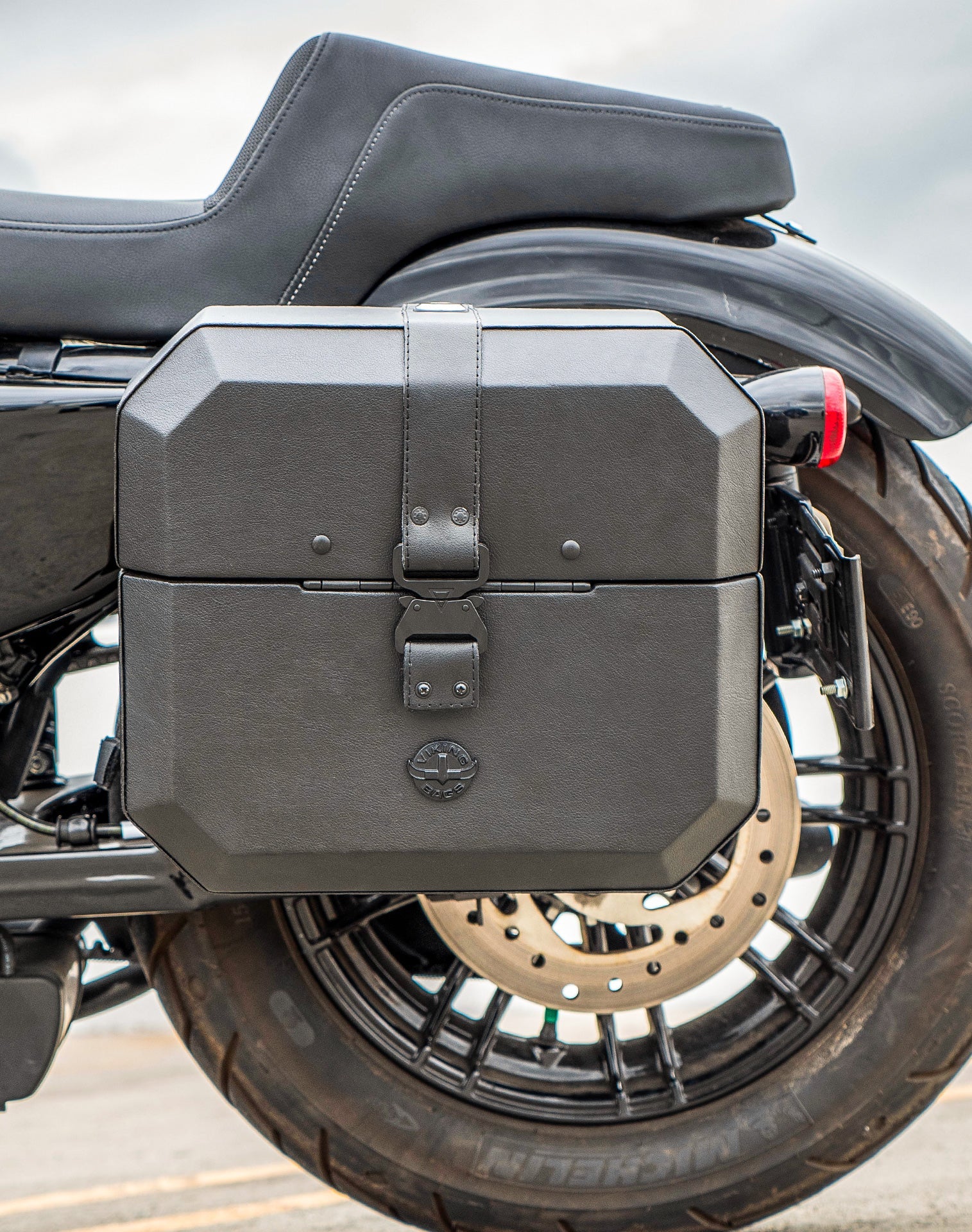 20L - Outlaw Quick-Mount Small Harley Sportster Forty Eight 48 XL1200X Leather Wrapped Hard Alforjas
