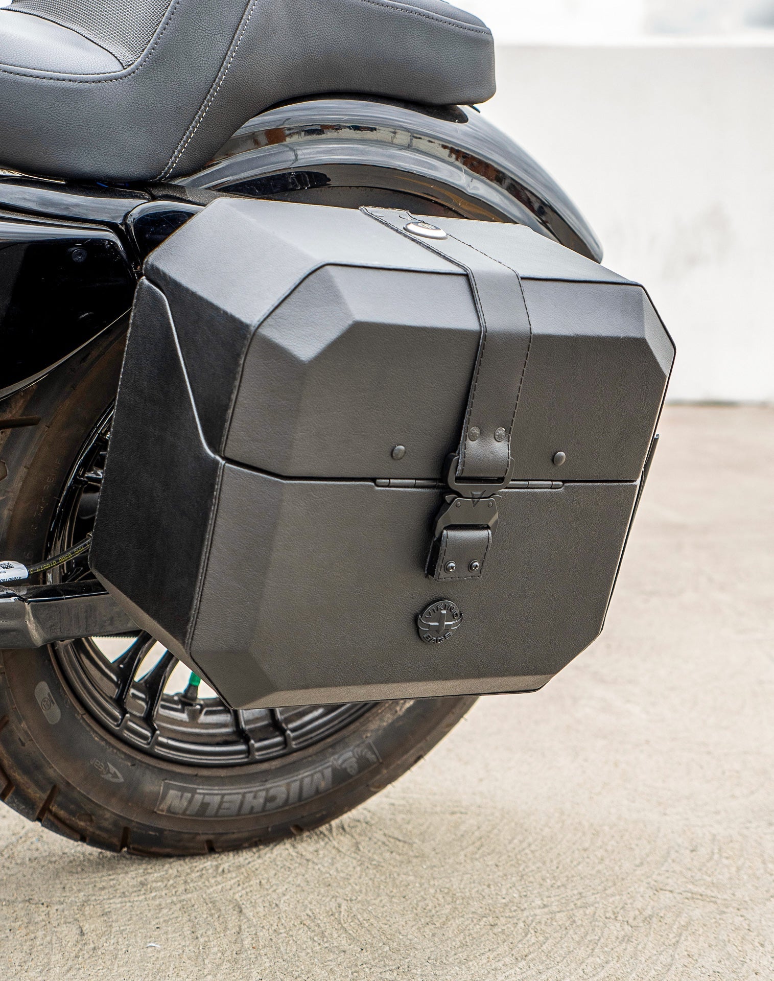 20L - Outlaw Quick-Mount Small Harley Sportster Forty Eight 48 XL1200X Leather Wrapped Hard Alforjas