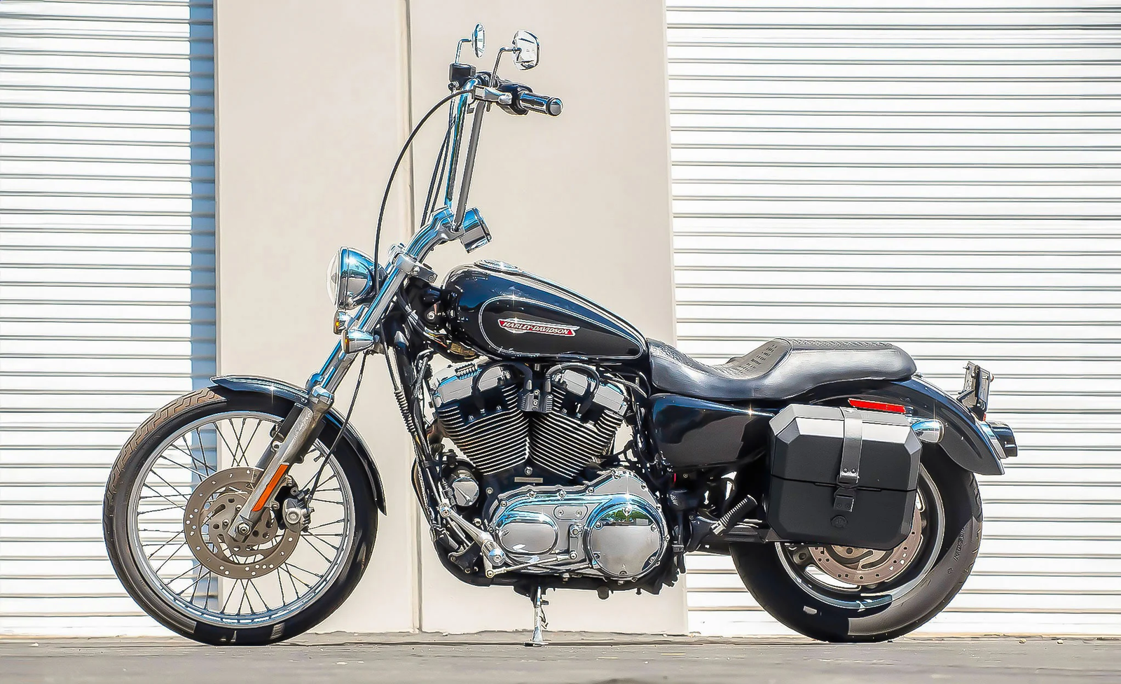 20L - Outlaw Quick-Mount Small Harley Sportster 1200 Custom XL1200C Leather Wrapped Hard Alforjas