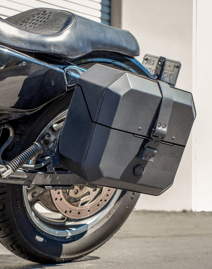 20L - Outlaw Quick-Mount Small Harley Sportster 1200 Custom XL1200C Leather Wrapped Hard Alforjas