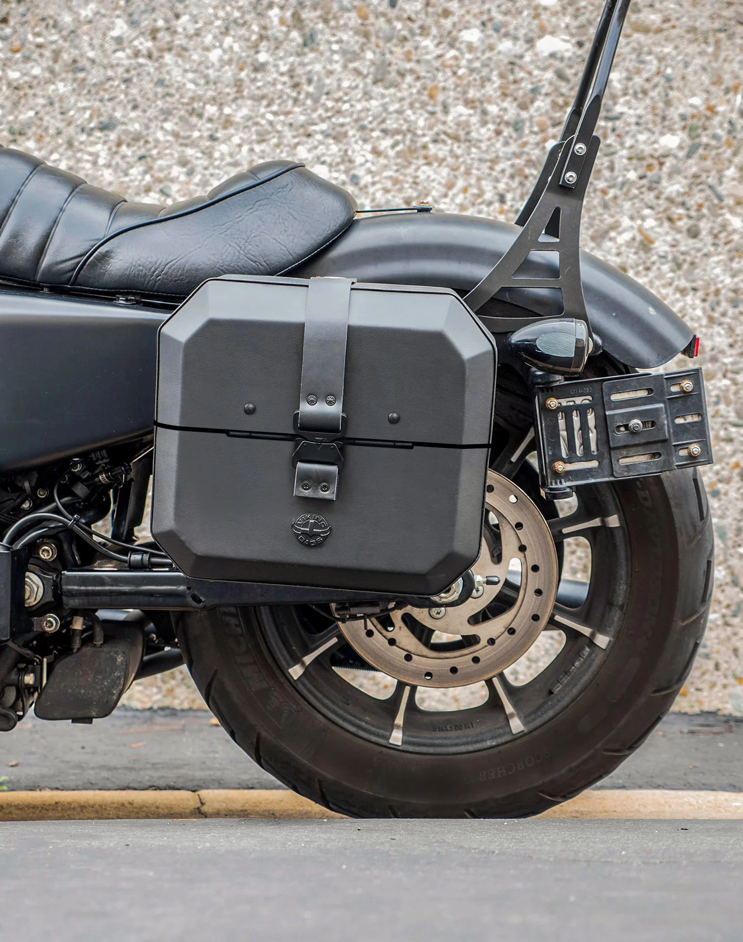 20L - Outlaw Quick-Mount Small Harley Sportster 883 Iron XL883N Leather Wrapped Hard Alforjas