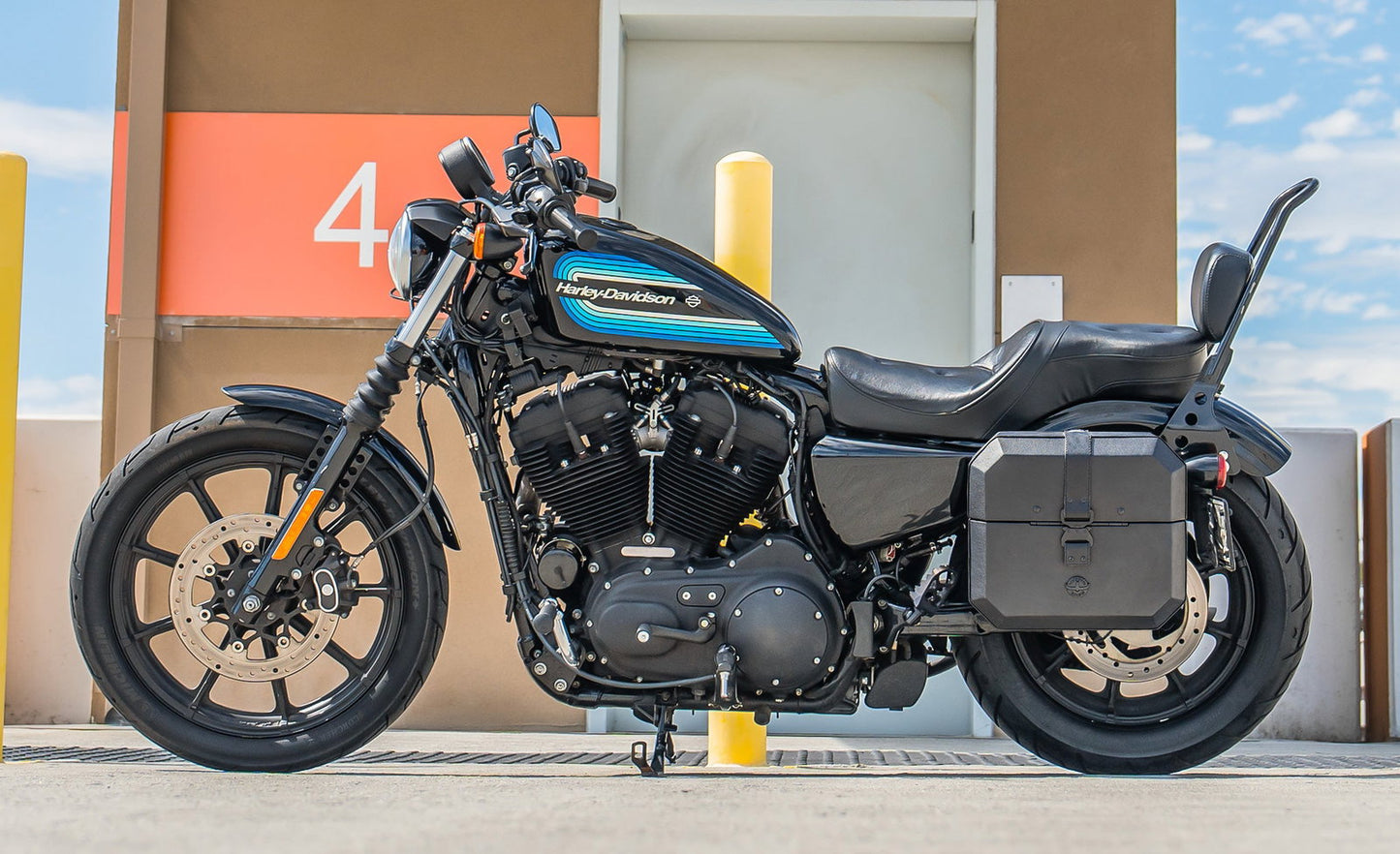 20L - Outlaw Quick-Mount Small Harley Sportster Iron 1200 XL1200NS Leather Wrapped Hard Alforjas