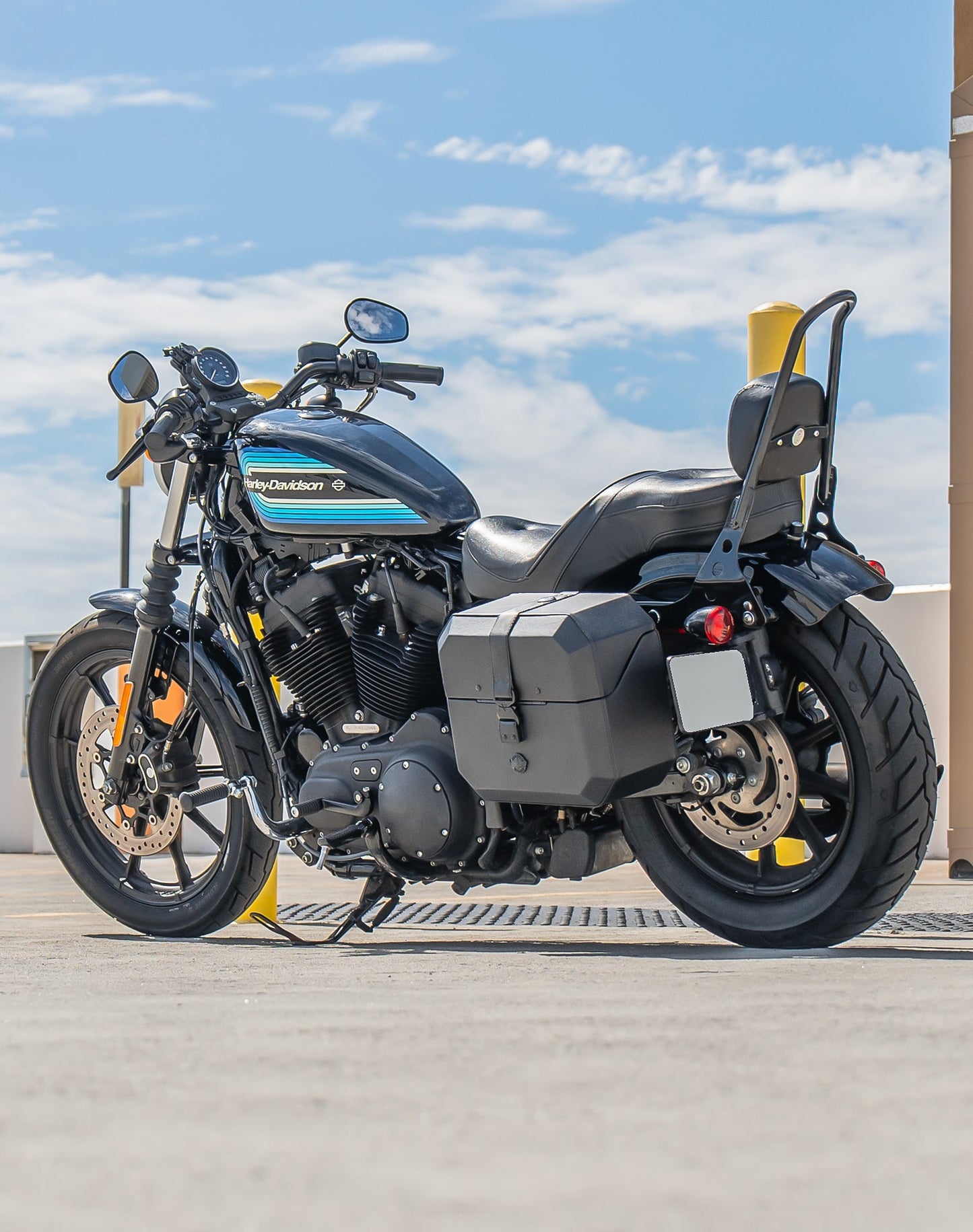 20L - Outlaw Quick-Mount Small Harley Sportster Iron 1200 XL1200NS Leather Wrapped Hard Alforjas