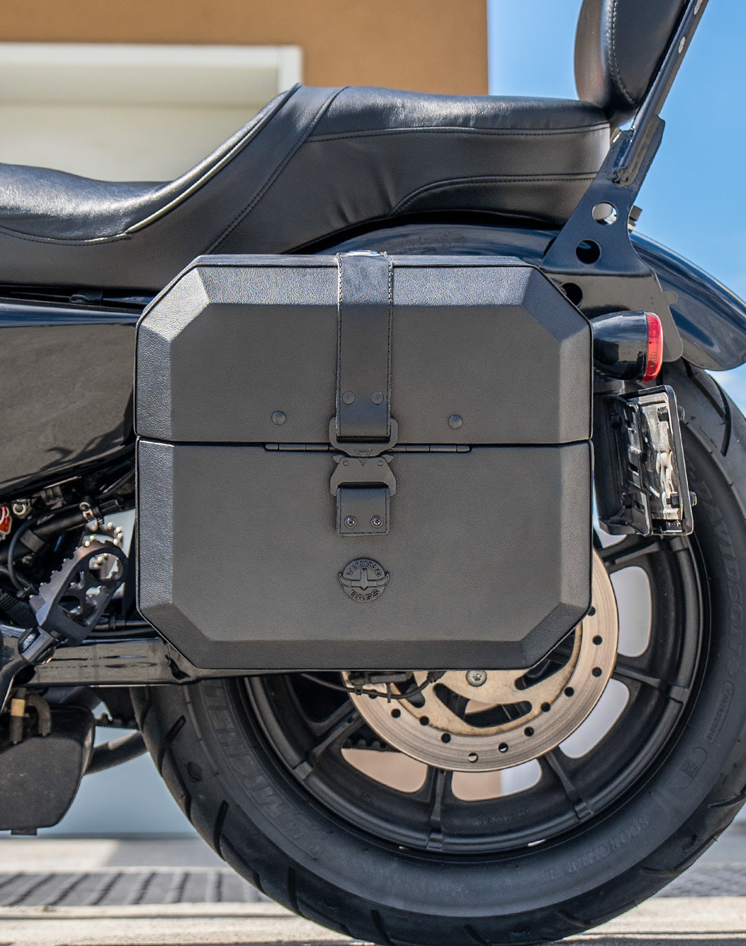 20L - Outlaw Quick-Mount Small Harley Sportster Iron 1200 XL1200NS Leather Wrapped Hard Alforjas