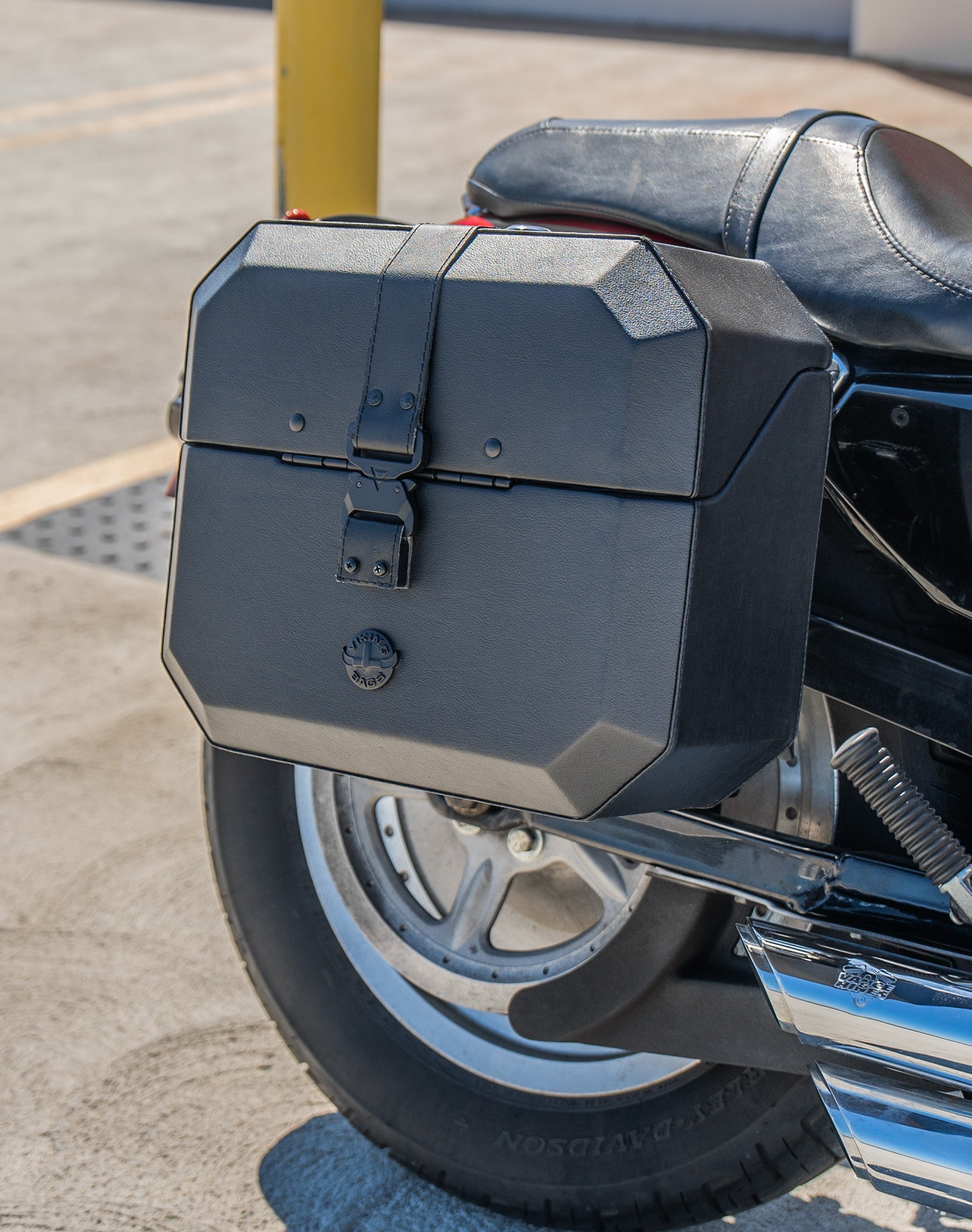 20L - Outlaw Quick-Mount Small Harley Sportster 883 Custom XL883C Leather Wrapped Hard Alforjas