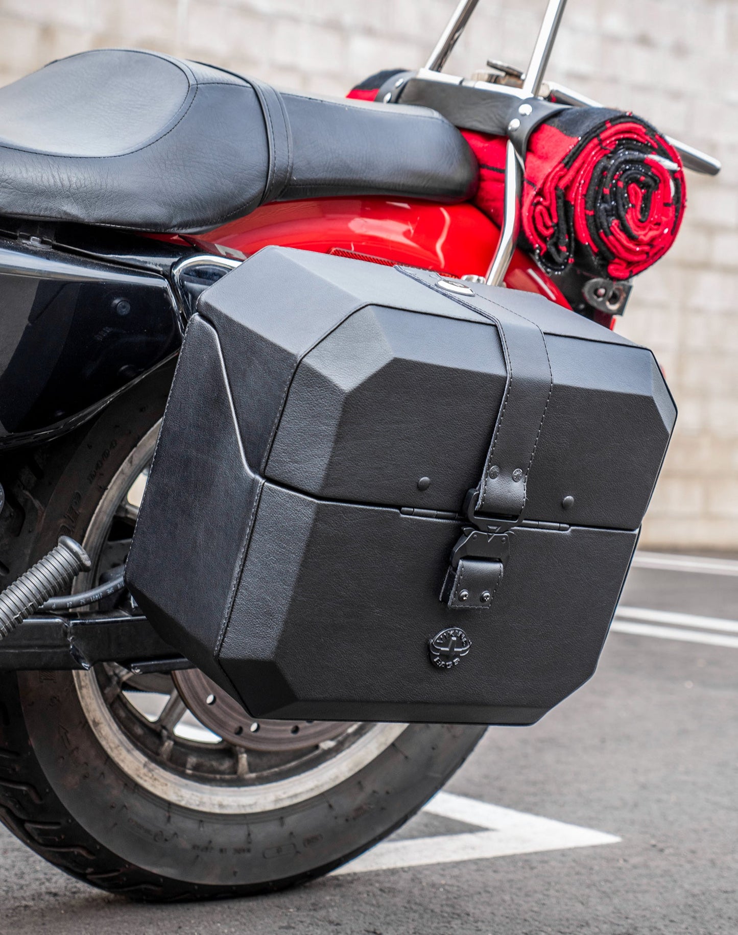 20L - Outlaw Quick-Mount Small Harley Sportster 1200 Low XL1200L Leather Wrapped Hard Alforjas