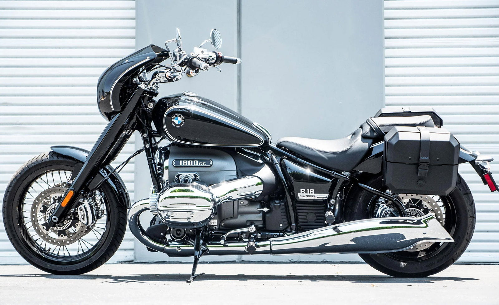 20L - Outlaw Quick-Mount Small BMW R18 Leather Wrapped Hard Alforjas
