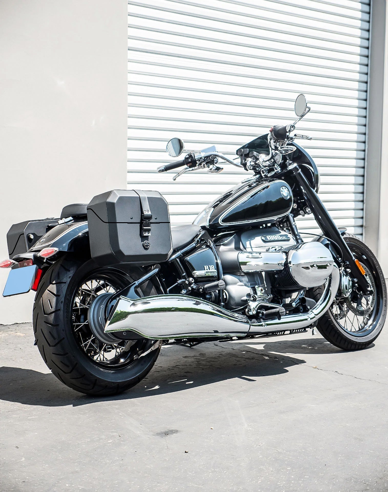 20L - Outlaw Quick-Mount Small BMW R18 Leather Wrapped Hard Alforjas