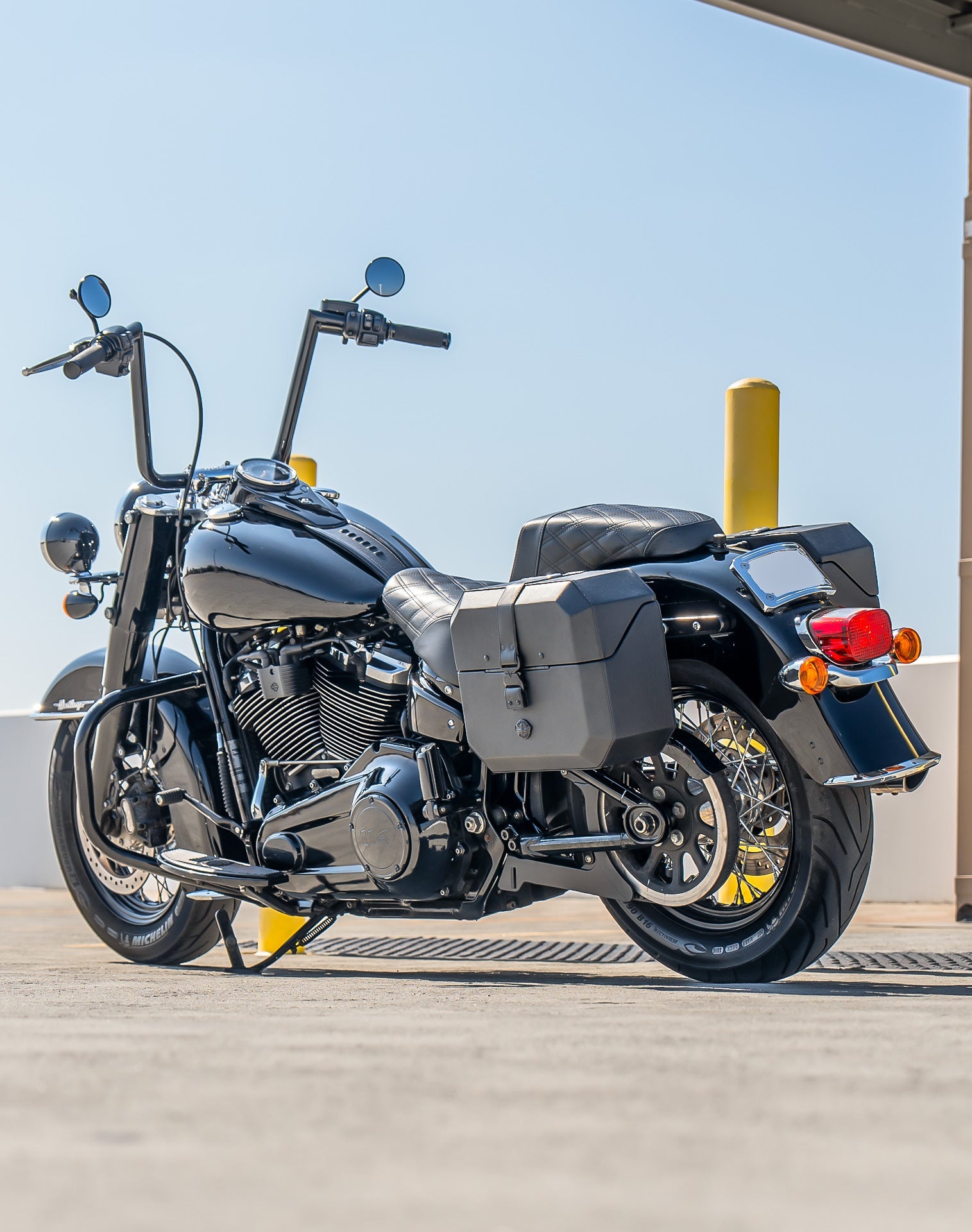 20L - Outlaw Quick-Mount Small Harley Softail Heritage FLHC/S Leather Wrapped Hard Alforjas