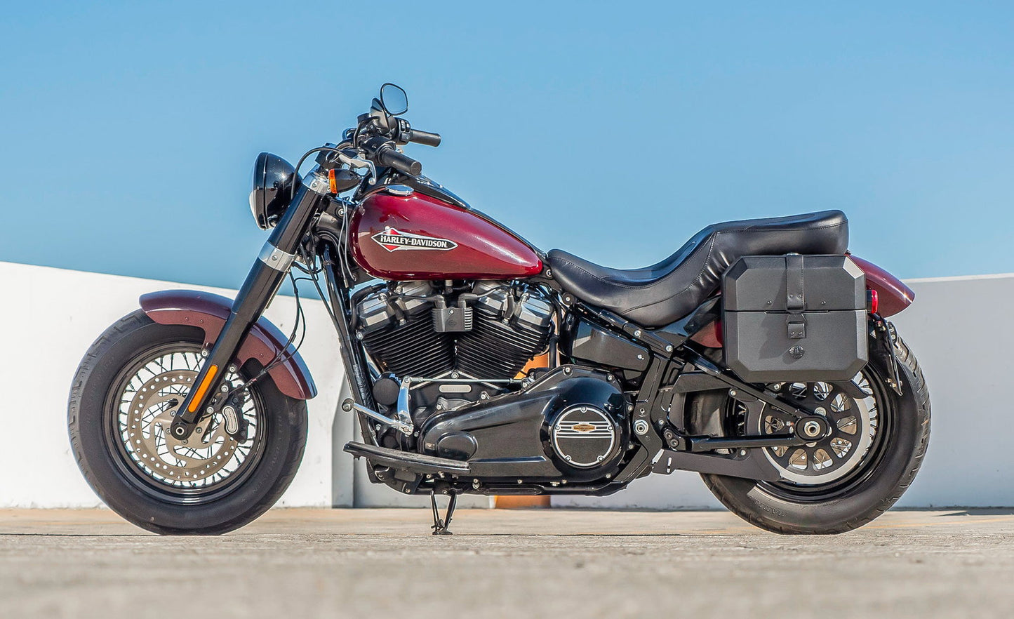 20L - Outlaw Quick-Mount Small Harley Softail Slim FLSL Leather Wrapped Hard Alforjas