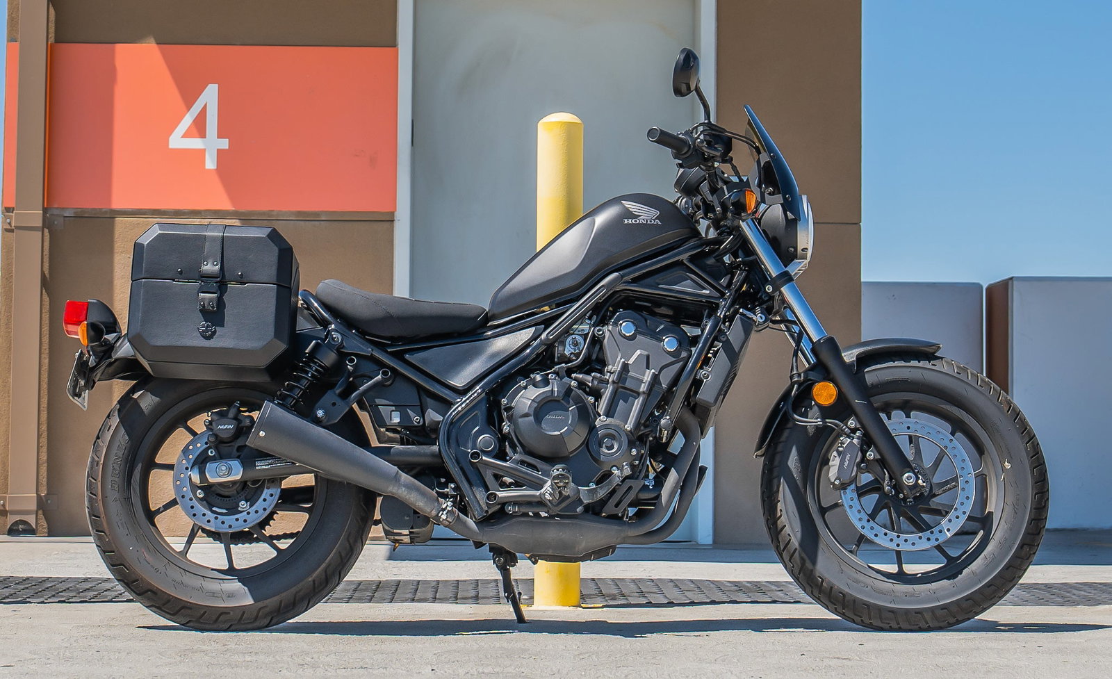 20L - Outlaw Quick-Mount Small Honda Rebel 500 Leather Wrapped Hard Alforjas