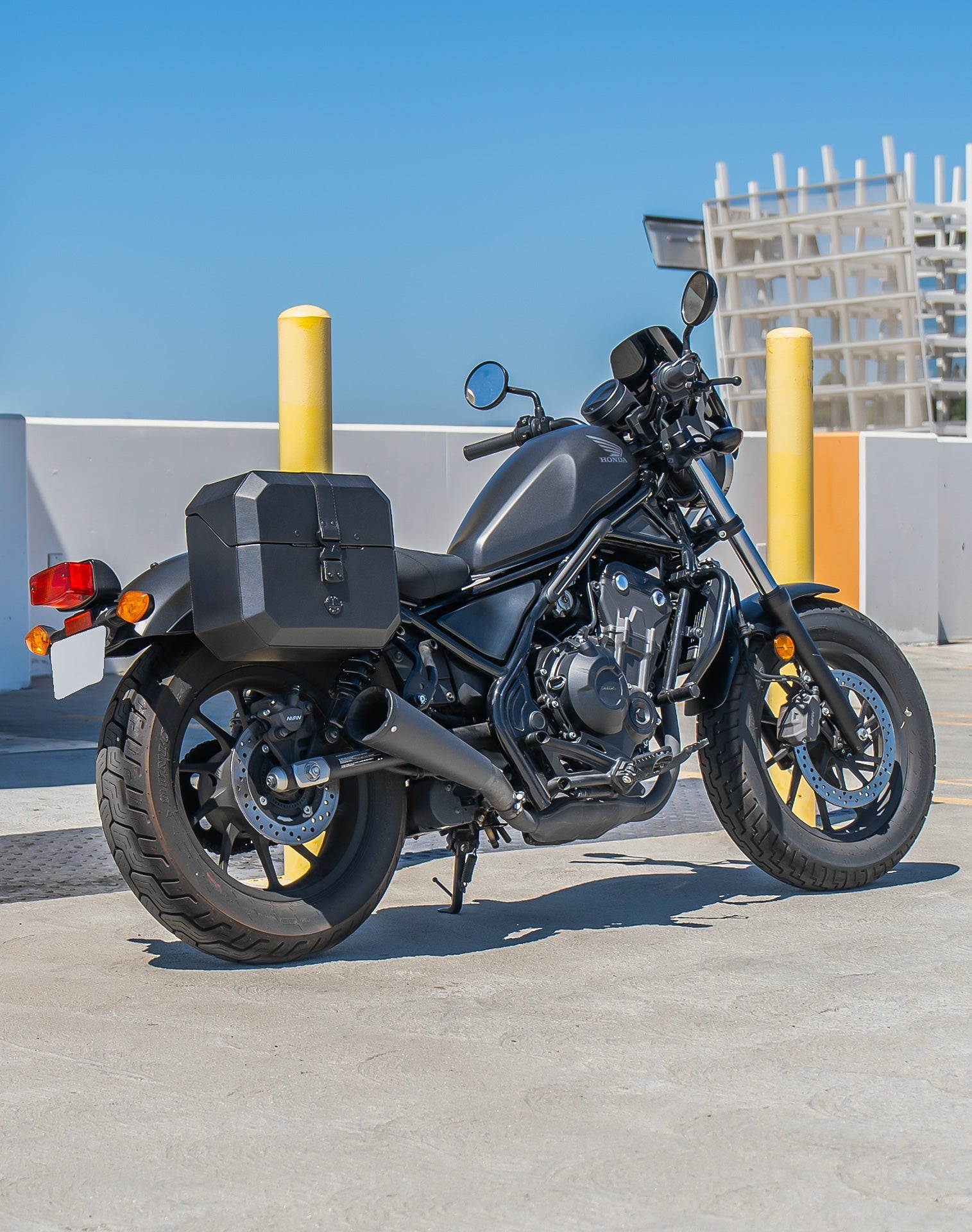 20L - Outlaw Quick-Mount Small Honda Rebel 300 Leather Wrapped Hard Alforjas