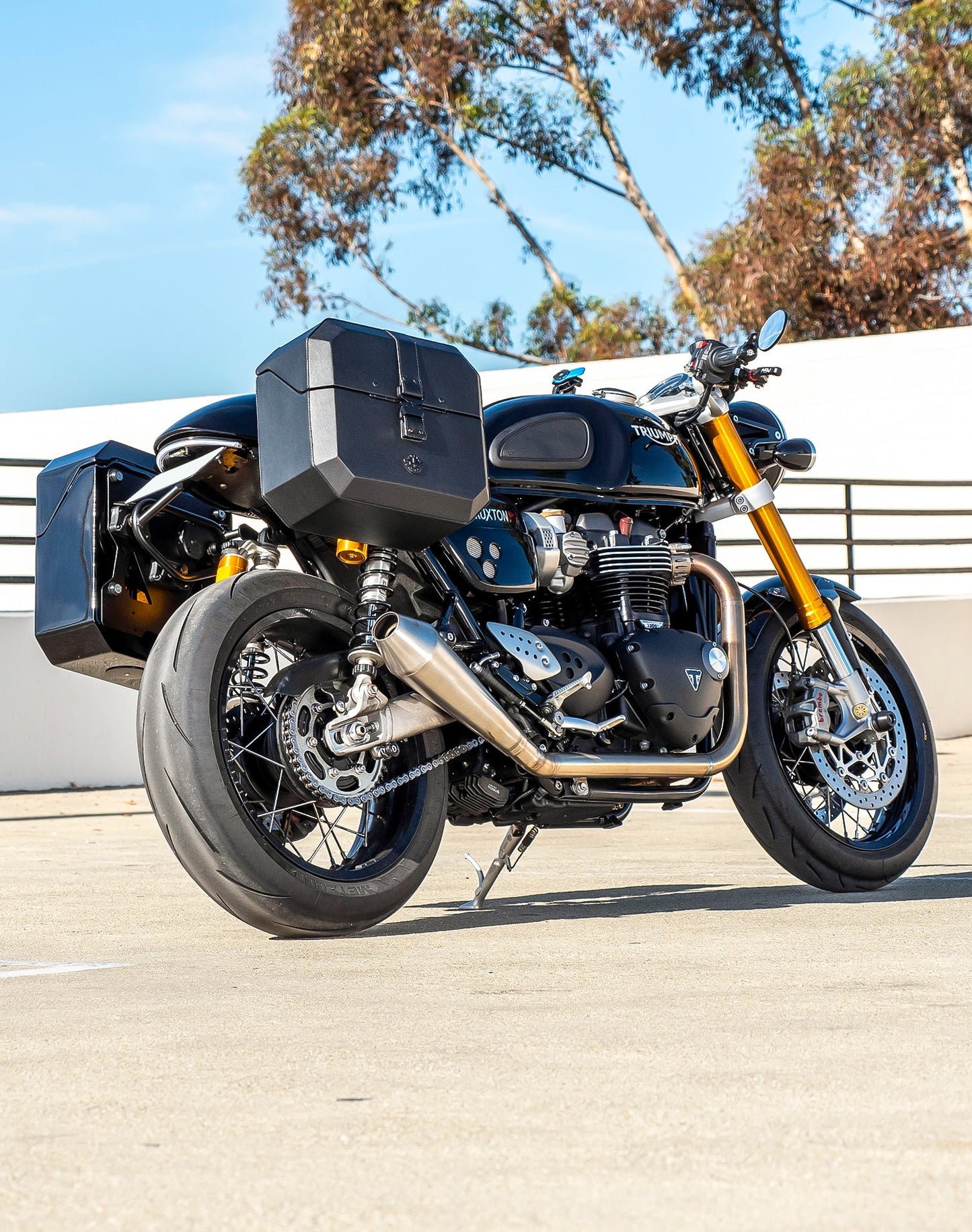 20L - Outlaw Quick-Mount Small Triumph Thruxton RS Leather Wrapped Hard Alforjas