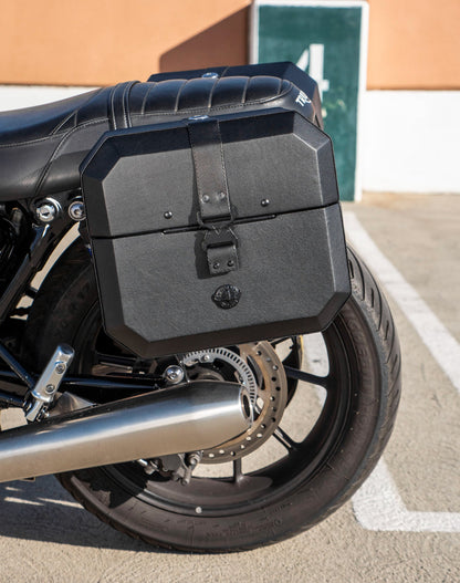 20L - Outlaw Quick-Mount Small Triumph Speed Twin 900 Leather Wrapped Hard Alforjas