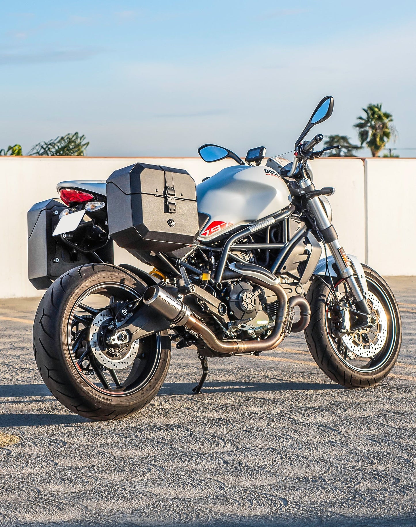 20L - Outlaw Quick-Mount Small Ducati Monster 797 Leather Wrapped Hard Alforjas